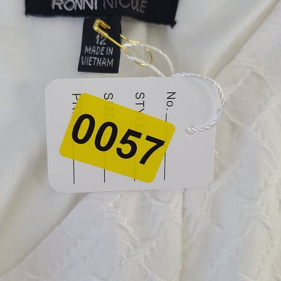 Ronni Nicole womens sleeveless textured white dress Size 12 Office Graduation - Picture 9 of 9